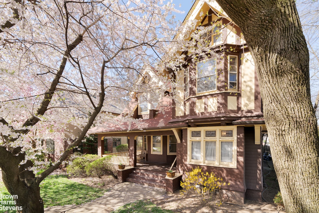 Photo 1 of 84 Buckingham Road, Brooklyn, New York, $1,999,999, Web #: 22227930