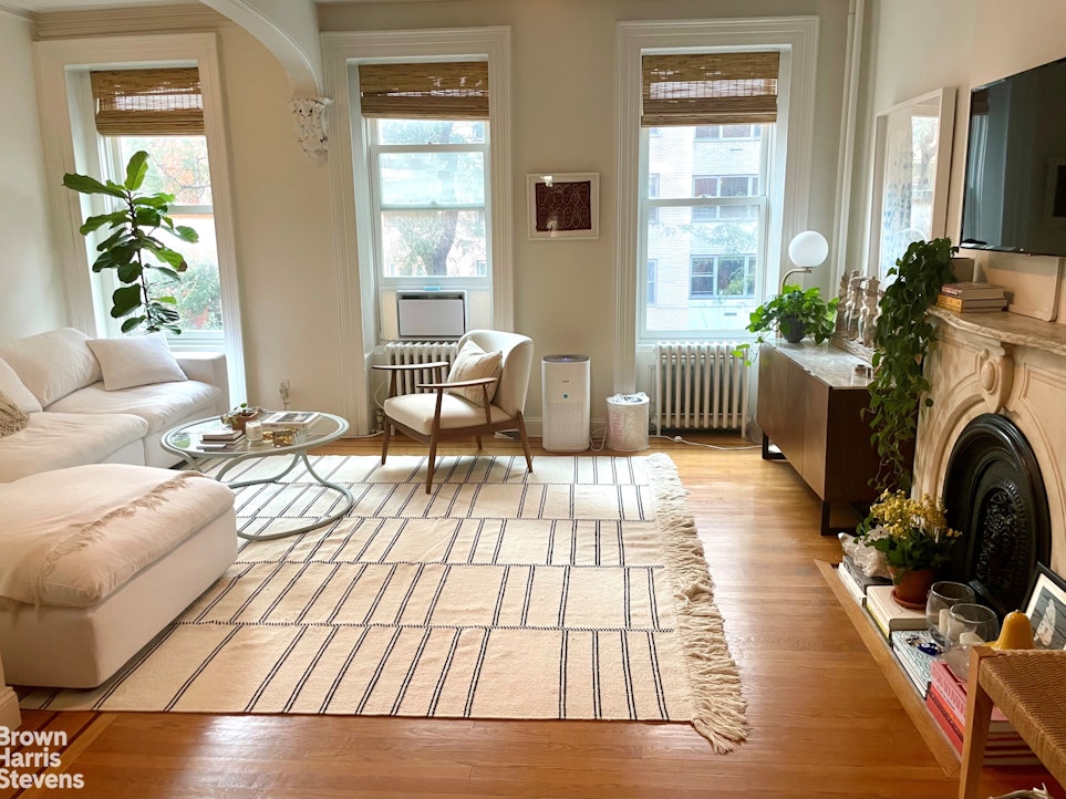 Photo 1 of 355 West 22nd Street 2, Greenwich Village/Chelsea, NYC, $6,650, Web #: 22240190