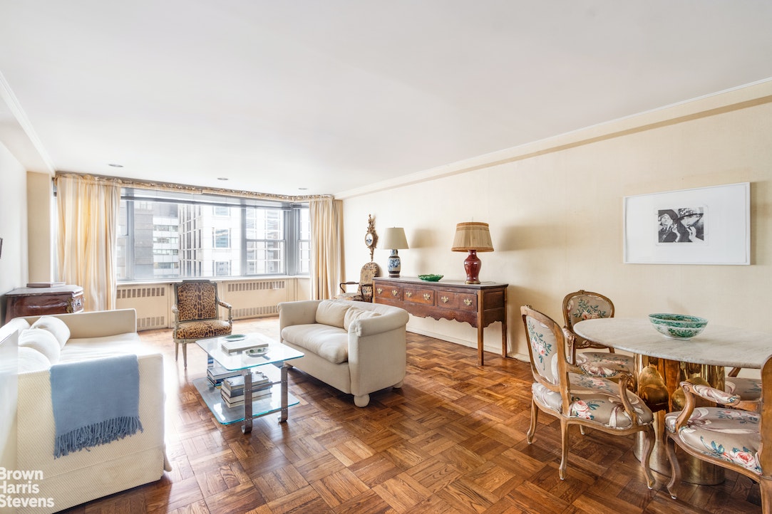 Photo 1 of 110 East 57th Street 17D, Midtown East, NYC, $995,000, Web #: 22259000