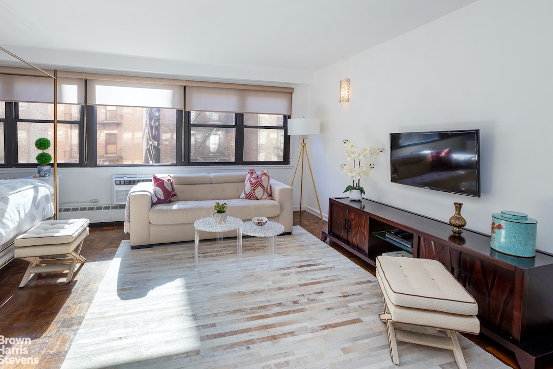 Photo 1 of 210 East 15th Street 5H, East Village, NYC, $3,695, Web #: 22287567