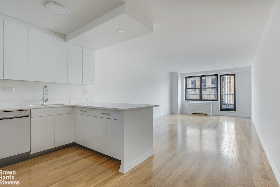 Photo 1 of 7 East 14th Street 17L, East Village, NYC, $972,500, Web #: 22301930