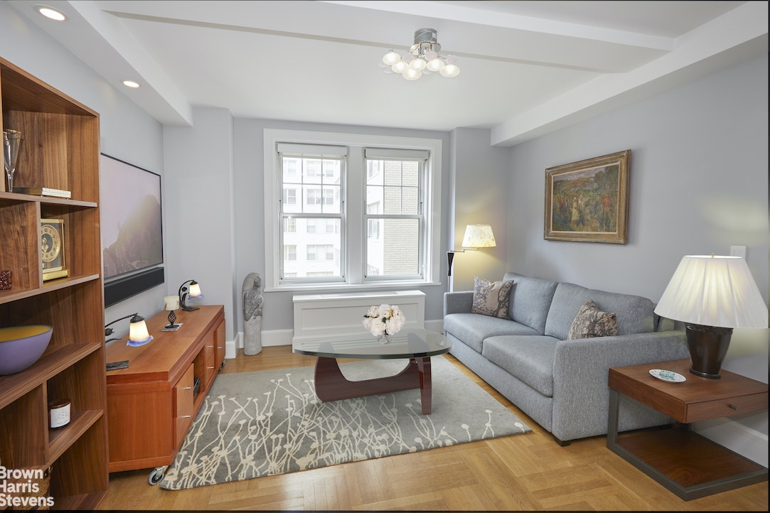 Photo 1 of 27 West 72nd Street 615, Upper West Side, NYC, $1,800,000, Web #: 22414694