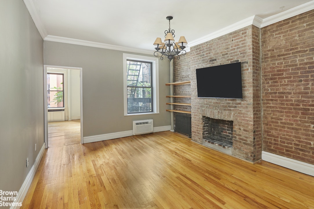 Photo 1 of 454 West 50th Street 2R, Midtown West, NYC, $3,750, Web #: 22418311
