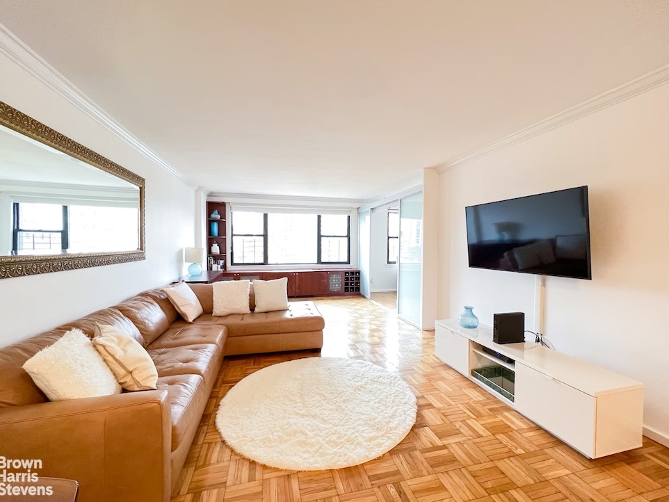 Photo 1 of 196 East 75th Street 10D, Upper East Side, NYC, $5,495, Web #: 22439625