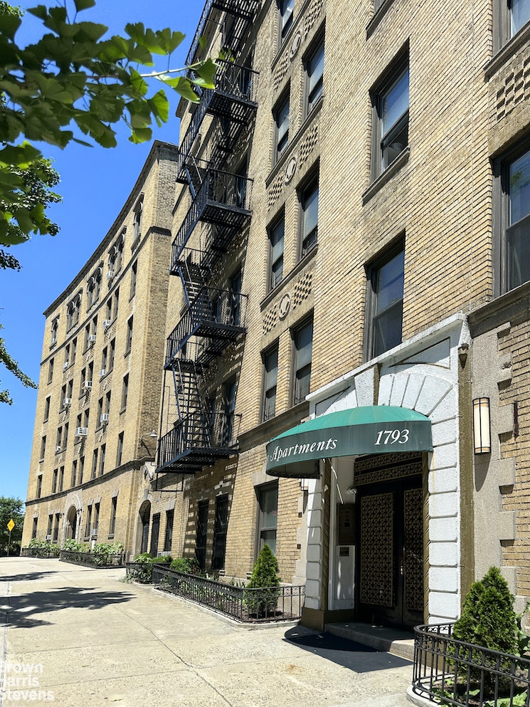 Photo 16 of 1793 Riverside Drive 5J, Fort NYC, 2,500, 