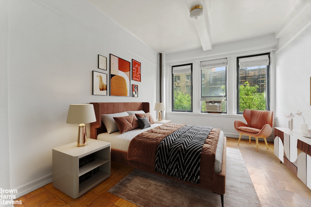 Photo 1 of 118 West 72nd Street 302, Upper West Side, NYC, $372,000, Web #: 22517853