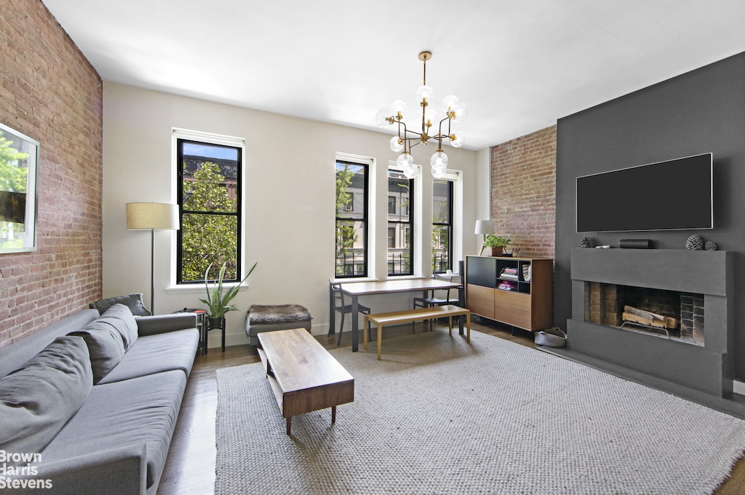 Photo 1 of 146 West 74th Street 4, Upper West Side, NYC, $7,500, Web #: 22542197