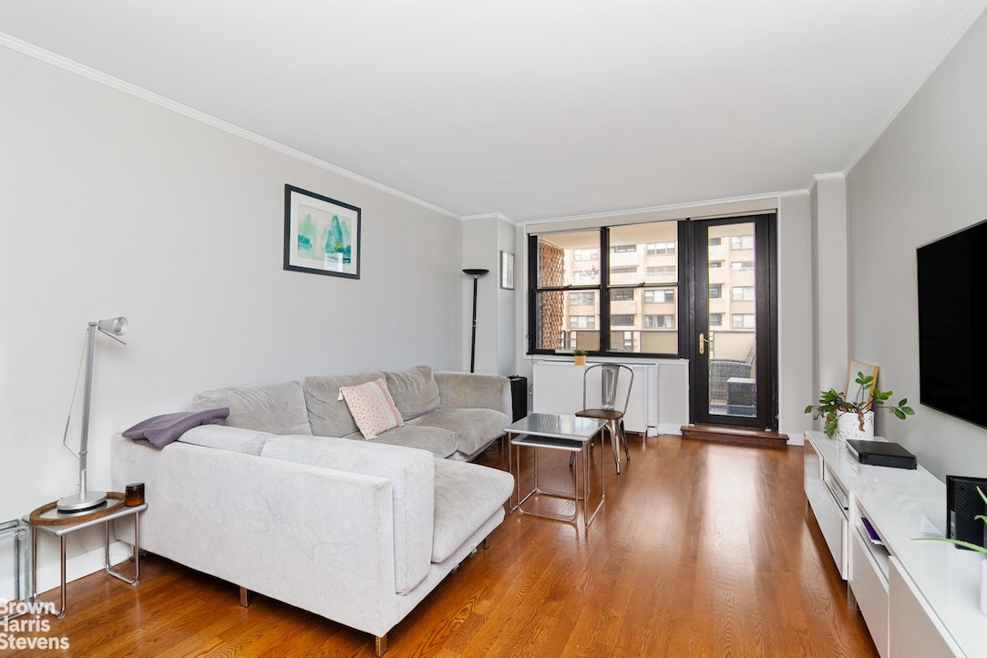 Photo 1 of 301 East 87th Street 16A, Upper East Side, NYC, $5,750, Web #: 22618583