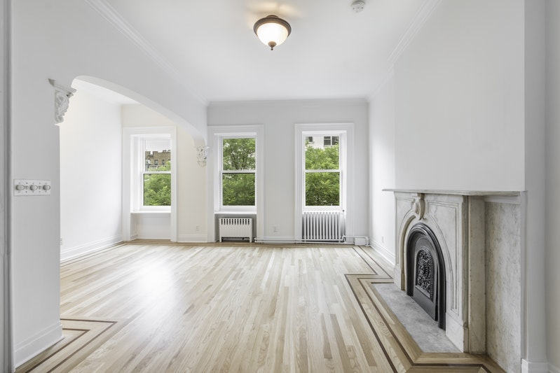 Rental Property at 355 West 22nd Street, Chelsea, Downtown, NYC - Bedrooms: 1 
Bathrooms: 1 
Rooms: 5  - $7,250 MO.