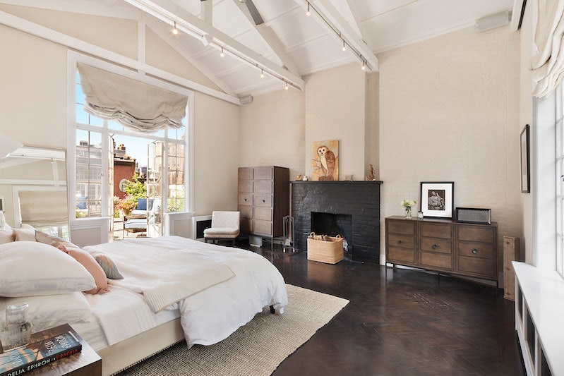 West 9th Street, Greenwich Village, Downtown, NYC - 6 Bedrooms  
5 Bathrooms  
10 Rooms - 
