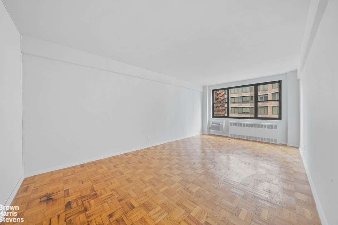 Photo 1 of 250 East 39th Street 14M, Midtown East, NYC, $2,900, Web #: 22656272