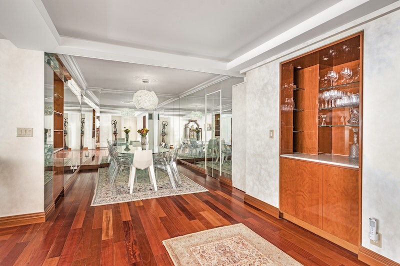 1025 Fifth Avenue 7E/N, Upper East Side, Upper East Side, NYC - 2 Bedrooms  
2 Bathrooms  
5 Rooms - 