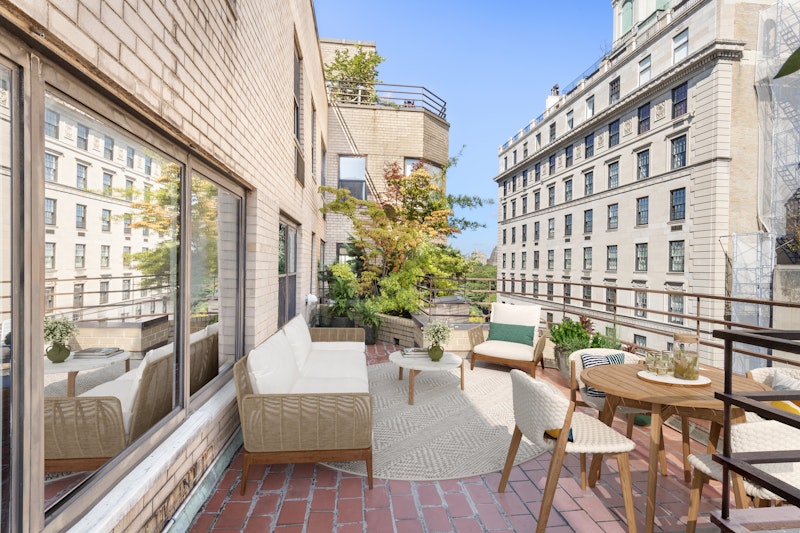 1025 Fifth Avenue 11Cn, Upper East Side, Upper East Side, NYC - 2 Bedrooms  
2.5 Bathrooms  
5 Rooms - 