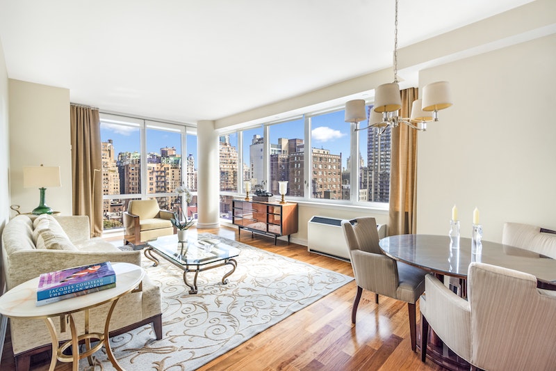 Rental Property at 200 West End Avenue, Upper West Side, Upper West Side, NYC - Bedrooms: 2 
Bathrooms: 2.5 
Rooms: 5  - $8,350 MO.