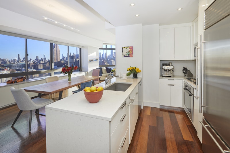 Property for Sale at 225 West 83rd Street 18Z/O, Upper West Side, Upper West Side, NYC - Bedrooms: 4 Bathrooms: 2.5 Rooms: 7  - $3,595,000