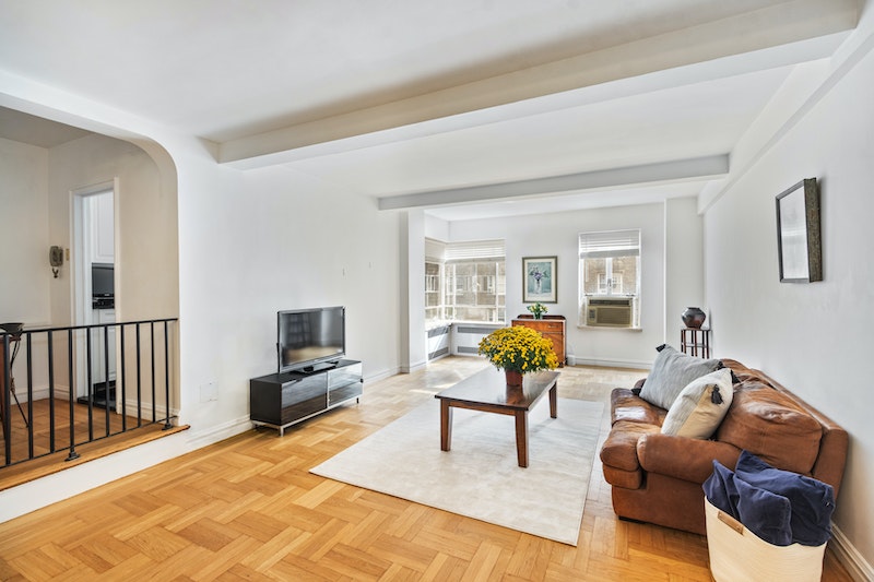 565 West End Avenue 6A, Upper West Side, Upper West Side, NYC - 2 Bedrooms  
2 Bathrooms  
5 Rooms - 
