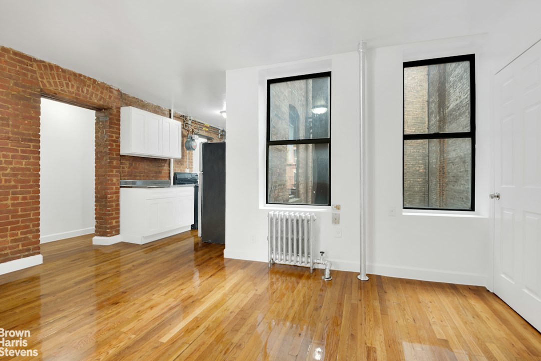 Photo 1 of 401 West 47th Street 8, Midtown West, NYC, $3,300, Web #: 22772070