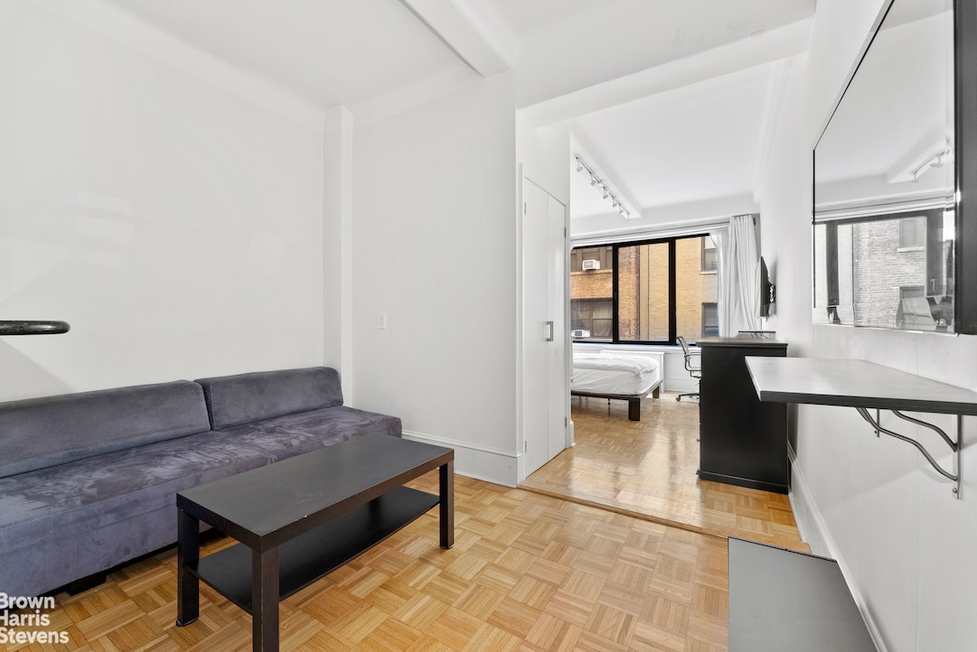 Photo 1 of 118 West 72nd Street 303, Upper West Side, NYC, $375,000, Web #: 22782929