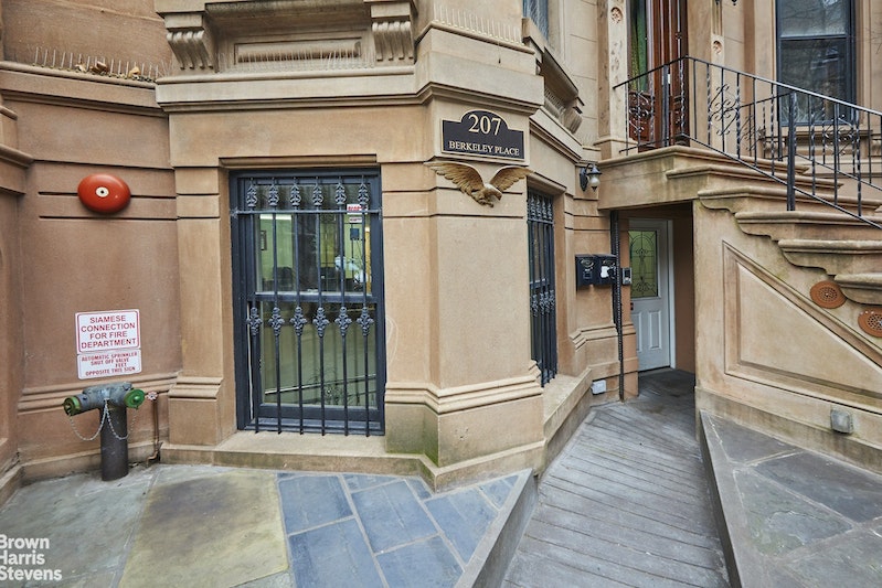 Rental Property at 207 Berkeley Pl Lowersuite, Park Slope, Brooklyn, New York - Rooms: 9  - $6,000 MO.