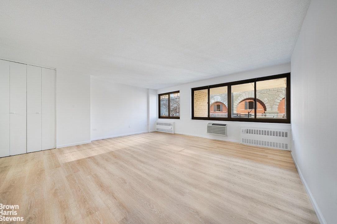 Photo 1 of 333 Pearl Street 3L, Financial District, NYC, $895,000, Web #: 22808466