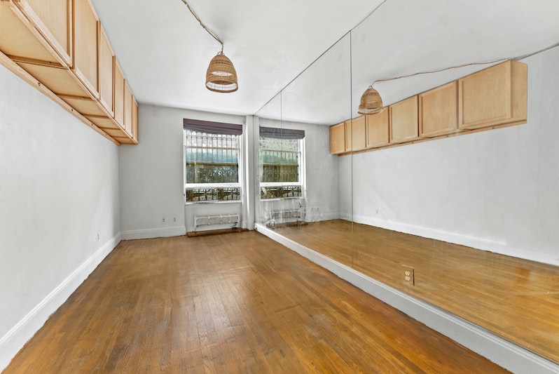 Rental Property at 48 East 83rd Street 1F, Upper East Side, Upper East Side, NYC - Bathrooms: 1 
Rooms: 2  - $2,150 MO.