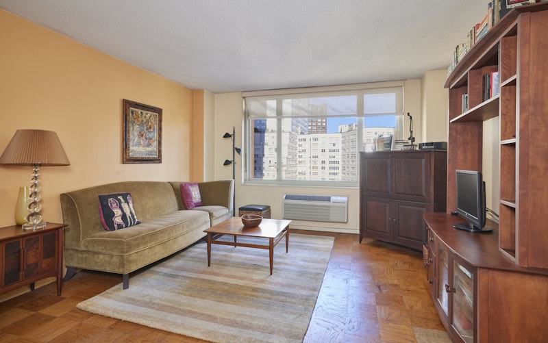Rental Property at 130 West 67th Street 17G, Upper West Side, Upper West Side, NYC - Bedrooms: 1 Bathrooms: 1 Rooms: 3  - $4,250 MO.