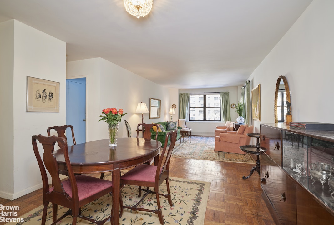 Photo 1 of 301 East 62nd Street 3A, Upper East Side, NYC, $599,000, Web #: 22885030