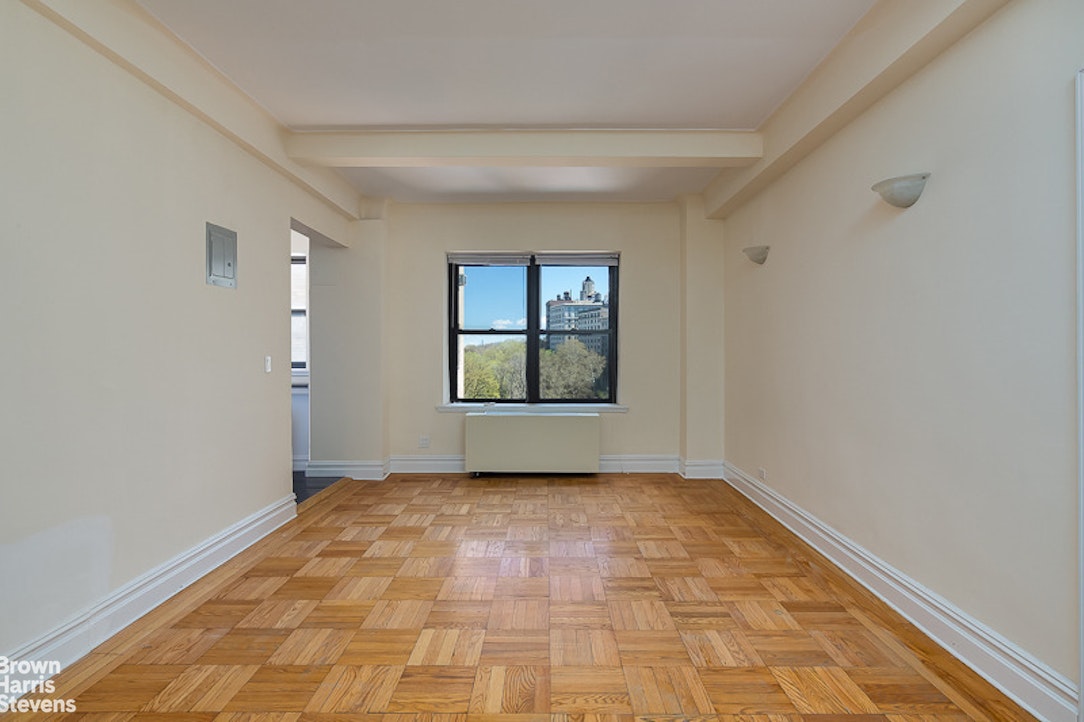 Photo 1 of 230 Riverside Drive 9G, Upper West Side, NYC, $2,900, Web #: 22896288