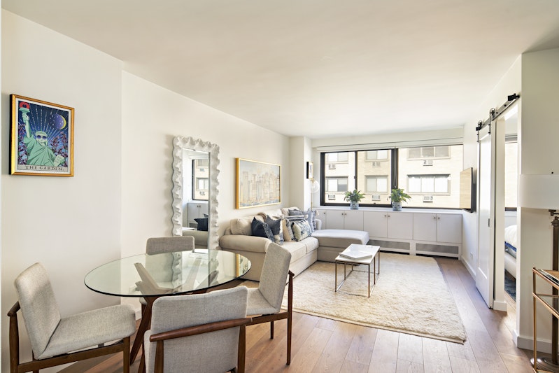 16 West 16th Street 12Fs, Flatiron, Downtown, NYC - 1 Bedrooms  
1 Bathrooms  
3 Rooms - 