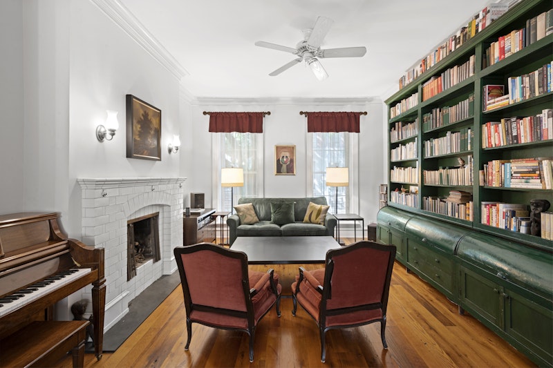 353 West 21st Street, Chelsea, Downtown, NYC - 6 Bedrooms  
4.5 Bathrooms  
11 Rooms - 