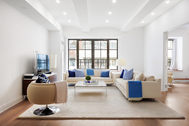 Property for Sale at 43 West 64th Street 3B, Upper West Side, Upper West Side, NYC - Bedrooms: 1 
Bathrooms: 2 
Rooms: 4  - $2,250,000