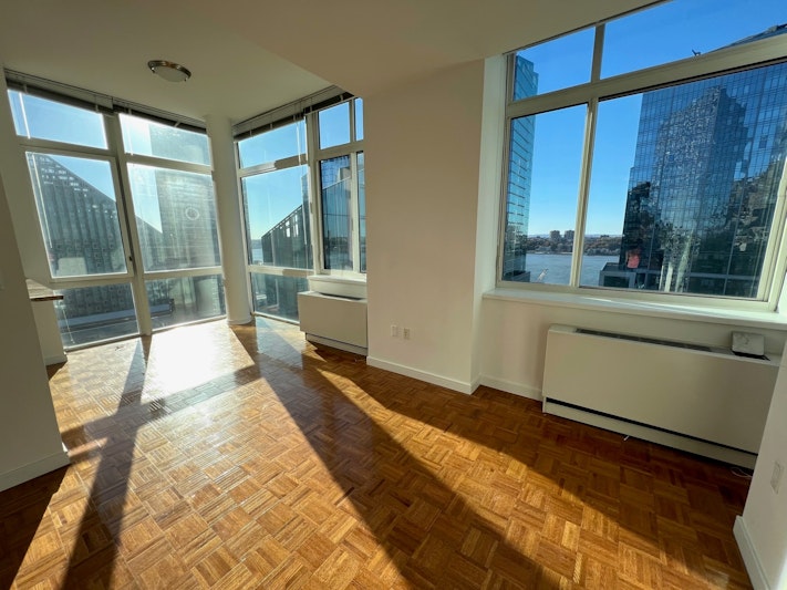 33 West End Avenue 23A, Upper West Side, Upper West Side, NYC - 1 Bedrooms  
1 Bathrooms  
3 Rooms - 
