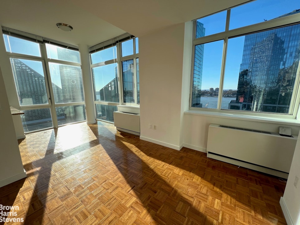 Photo 1 of 33 West End Avenue 23A, Upper West Side, NYC, $4,750, Web #: 22924616