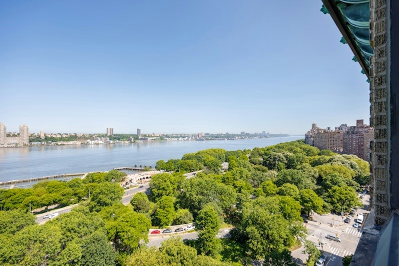 Property for Sale at 54 Riverside Drive 16A/Pha, Upper West Side, Upper West Side, NYC - Bedrooms: 6 
Bathrooms: 5.5 
Rooms: 13  - $6,250,000
