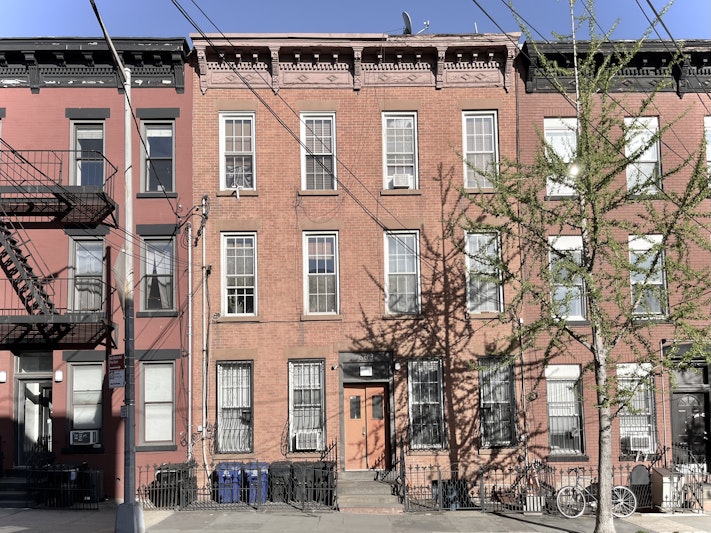 Rental Property at 663 Henry Street 1L, Carroll Gardens, Brooklyn, New York - Bedrooms: 1 
Bathrooms: 1 
Rooms: 3  - $2,500 MO.