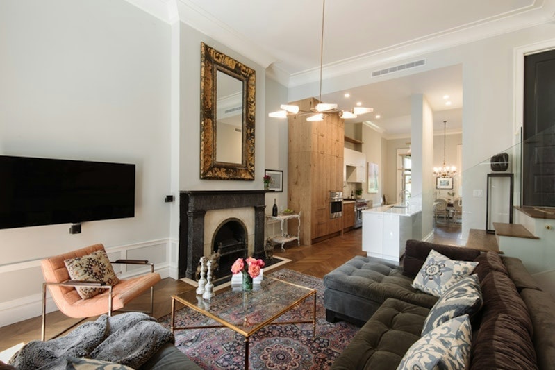13 East 9th Street 1, East Village, Downtown, NYC - 4 Bedrooms  
3.5 Bathrooms  
8 Rooms - 