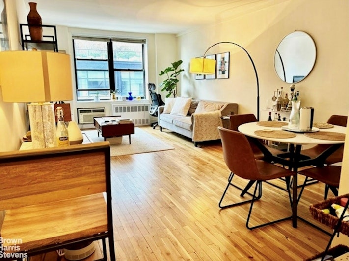 165 Christopher Street 5X, West Village, Downtown, NYC - 1 Bedrooms  
1 Bathrooms  
3 Rooms - 
