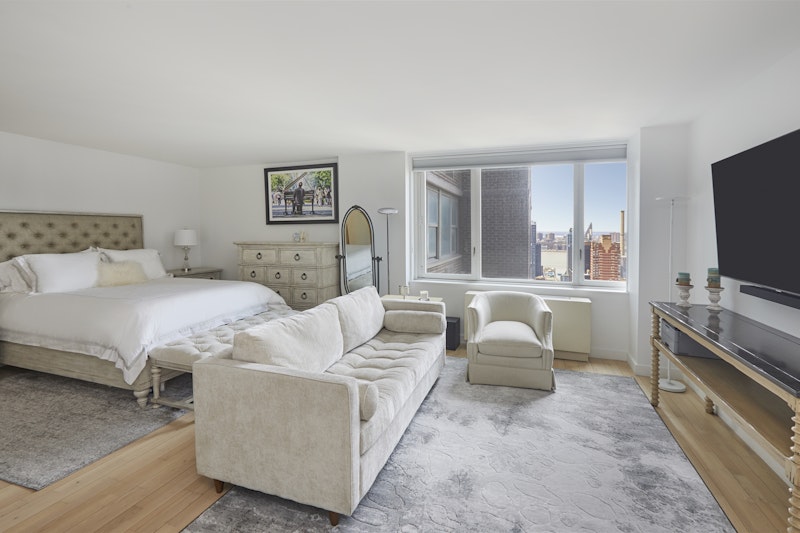 322 West 57th Street 42E, Midtown West, Midtown West, NYC - 1 Bathrooms  
2.5 Rooms - 