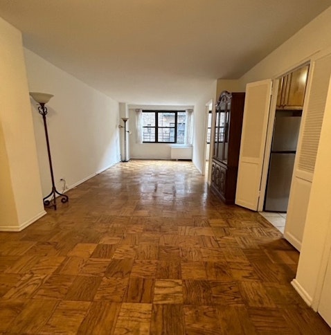 Rental Property at 305 East 40th Street 11S, Midtown East, Midtown East, NYC - Bedrooms: 2 
Bathrooms: 1 
Rooms: 4  - $4,600 MO.