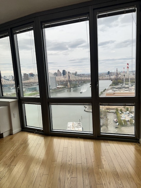 Rental Property at 4545 Center Boulevard 2904, Hunters Point, Queens, New York - Bathrooms: 1 
Rooms: 3  - $3,314 MO.
