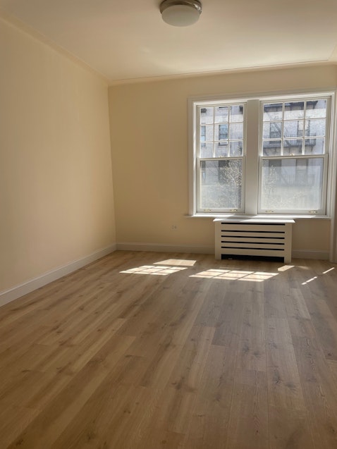 Rental Property at 192 Underhill Avenue 3, Prospect Heights, Brooklyn, New York - Bedrooms: 3 
Bathrooms: 1 
Rooms: 6  - $4,000 MO.