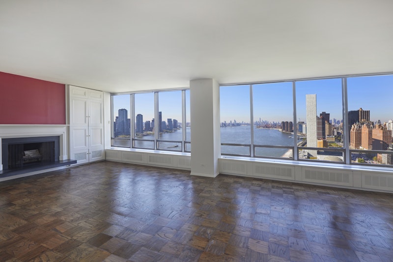 870 United Nations Plaza 31/32F, Midtown East, Midtown East, NYC - 4 Bedrooms  
4.5 Bathrooms  
8 Rooms - 
