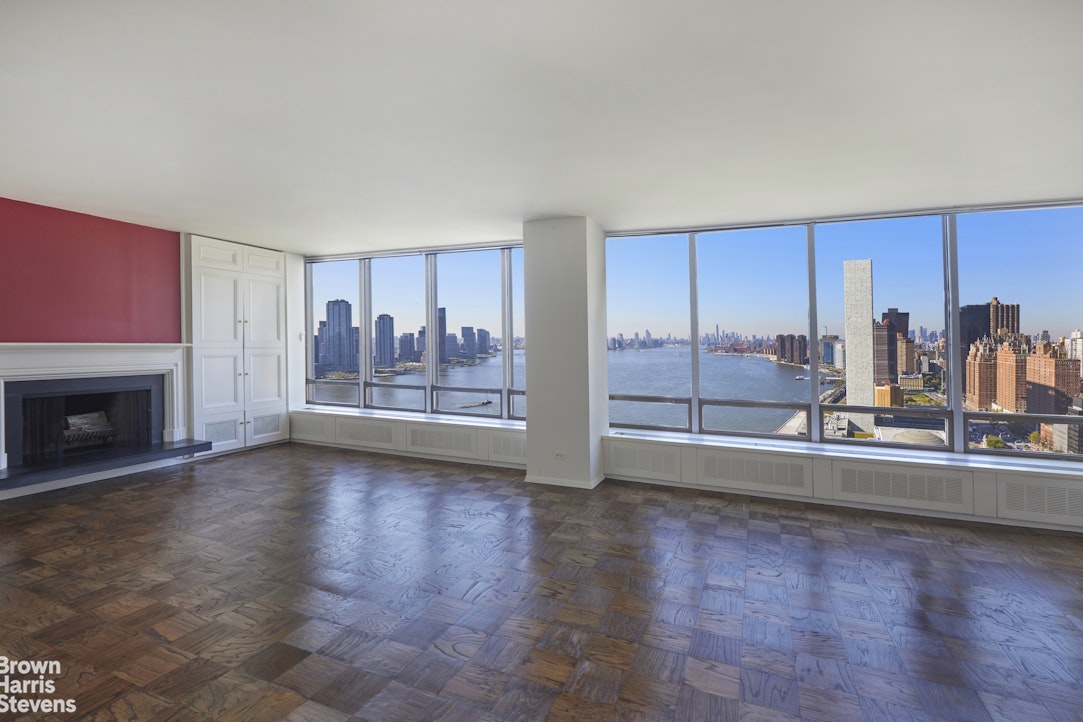 Photo 1 of 870 United Nations Plaza 31/32F, Midtown East, NYC, $2,195,000, Web #: 22979750