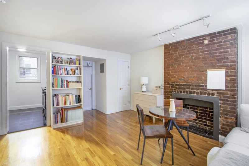 Rental Property at 237 East 24th Street 2R, Midtown East, Midtown East, NYC - Bedrooms: 1 
Bathrooms: 1 
Rooms: 3  - $3,000 MO.