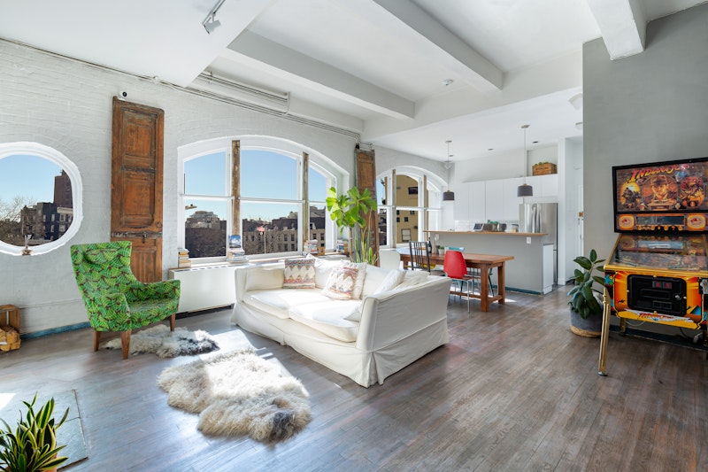 321 West 13th Street 2C, Meatpacking District, Downtown, NYC - 1 Bedrooms  
1 Bathrooms  
2 Rooms - 