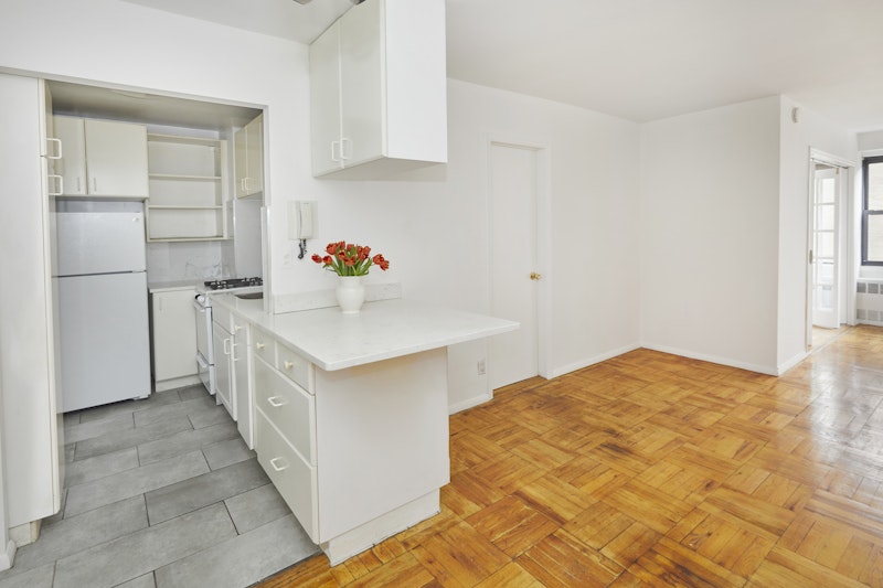 Property for Sale at 220 East 54th Street 8F, Midtown East, Midtown East, NYC - Bathrooms: 1 
Rooms: 2.5 - $395,000