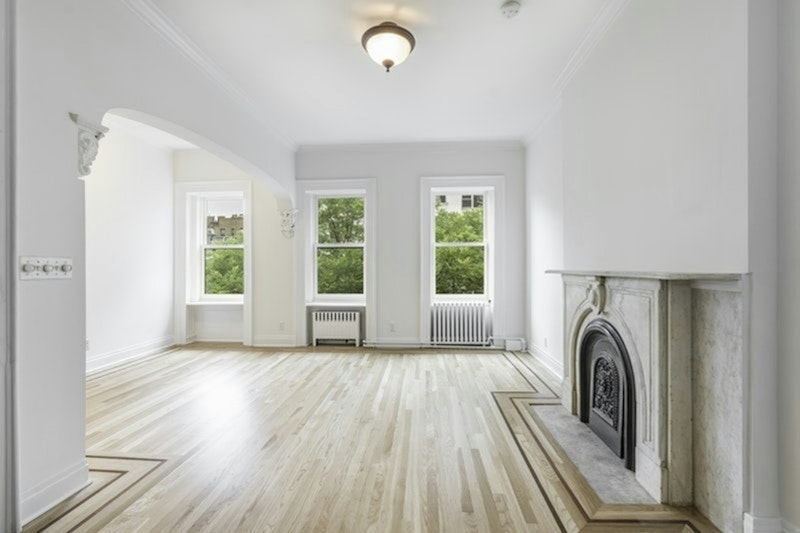 Rental Property at 355 West 22nd Street 2, Chelsea, Downtown, NYC - Bedrooms: 1 
Bathrooms: 1 
Rooms: 5  - $7,000 MO.