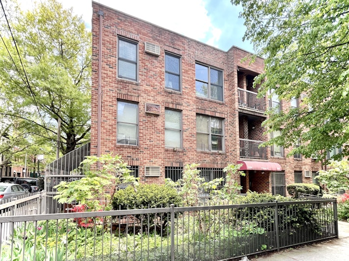 Rental Property at 529 Clinton Street 103, Carroll Gardens, Brooklyn, New York - Bedrooms: 1 
Bathrooms: 1 
Rooms: 3  - $4,500 MO.