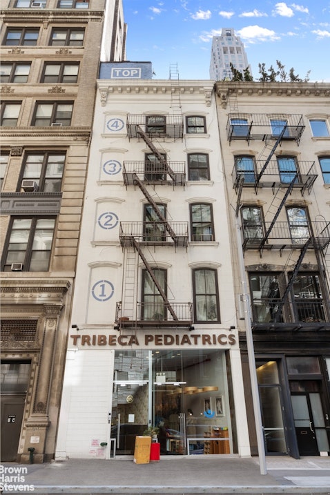 15 Warren Street, Tribeca, Downtown, NYC - 8 Bedrooms  
5 Bathrooms  
25 Rooms - 