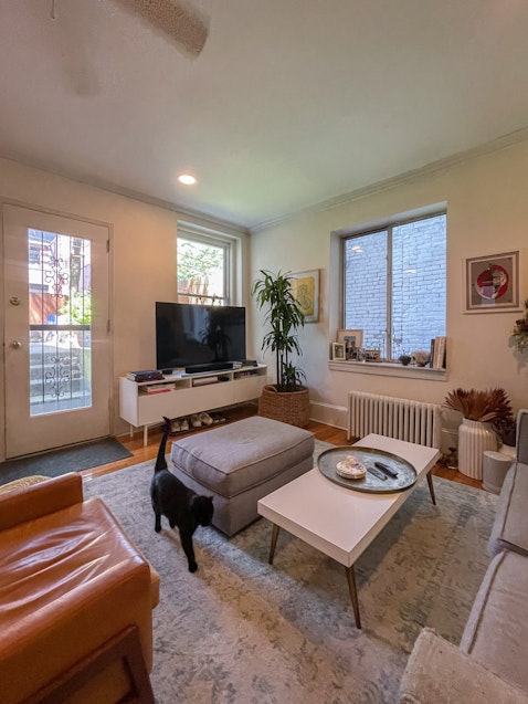 Rental Property at 254 Henry Street B, Brooklyn Heights, Brooklyn, New York - Bedrooms: 2 
Bathrooms: 1 
Rooms: 4  - $5,300 MO.